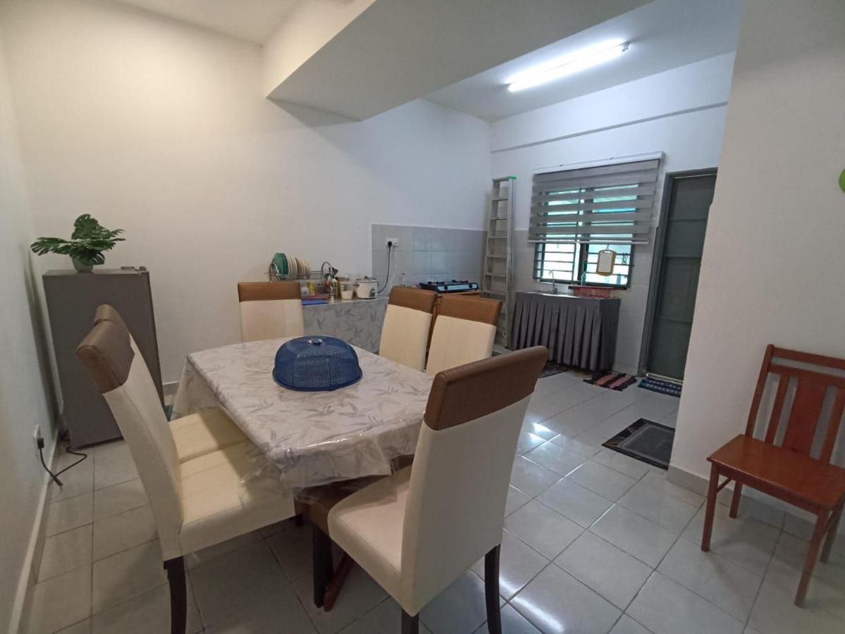 Aisya Homestay Bajet Karak Setia Exterior foto